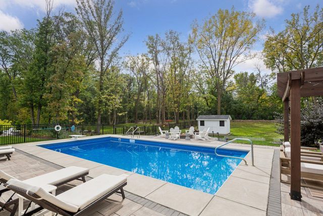 5195 Ranchview Lane N, Plymouth, MN 55446