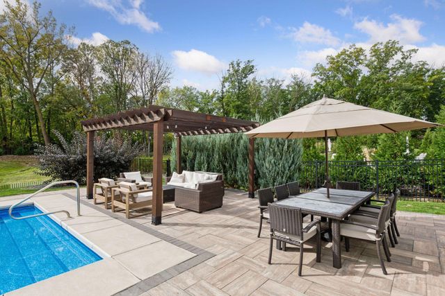 5195 Ranchview Lane N, Plymouth, MN 55446