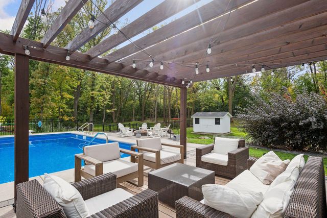 5195 Ranchview Lane N, Plymouth, MN 55446