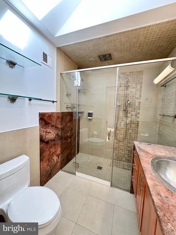 4567 25TH RD N, Arlington, VA 22207