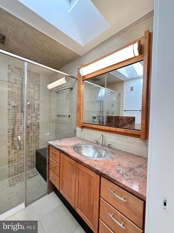 4567 25TH RD N, Arlington, VA 22207