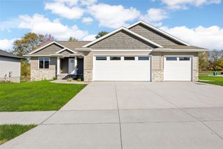 1775 Parkland Dr, Ely, IA 52227