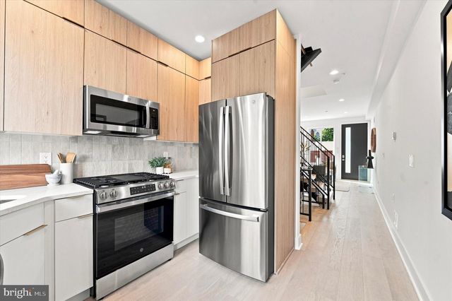 2511 SEPVIVA ST, Philadelphia, PA 19125