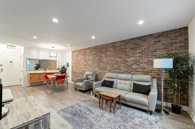 67-25 Clyde Street 3M, Forest Hills, NY 11375