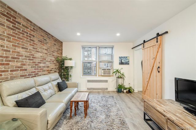 67-25 Clyde Street 3M, Forest Hills, NY 11375