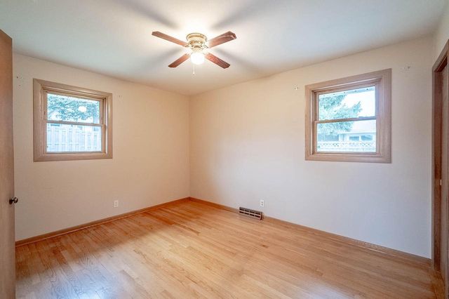 110 Crab Tree LANE, Racine, WI 53406