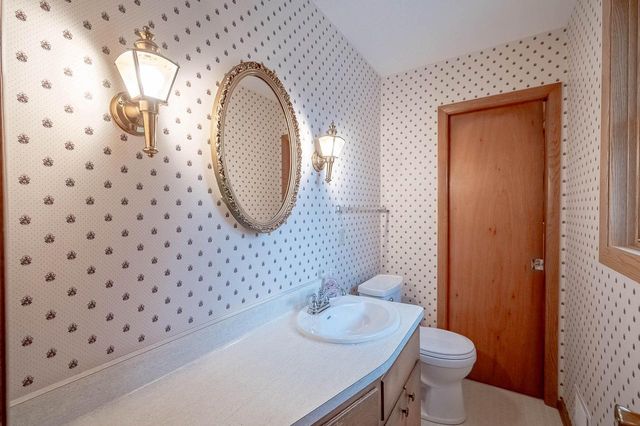 110 Crab Tree LANE, Racine, WI 53406