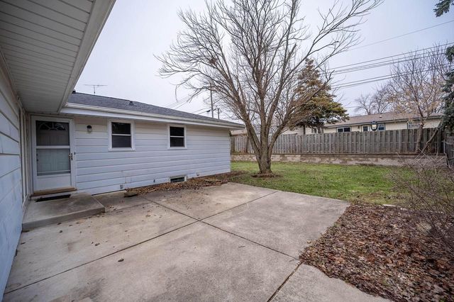 110 Crab Tree LANE, Racine, WI 53406