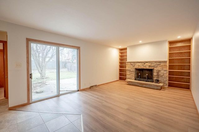 110 Crab Tree LANE, Racine, WI 53406