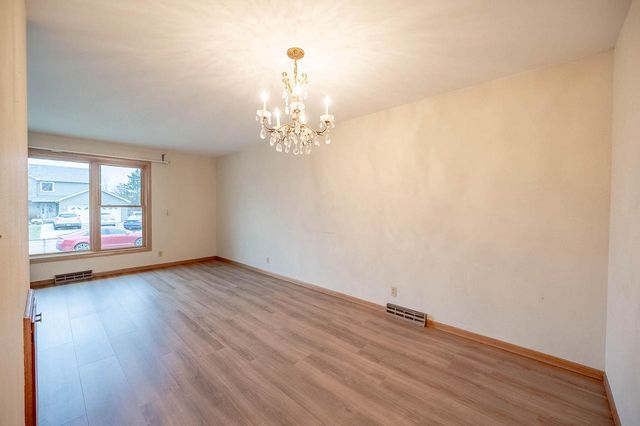 110 Crab Tree LANE, Racine, WI 53406