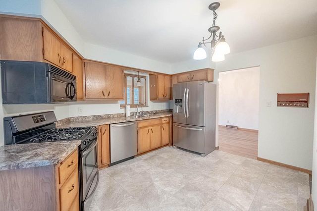 110 Crab Tree LANE, Racine, WI 53406