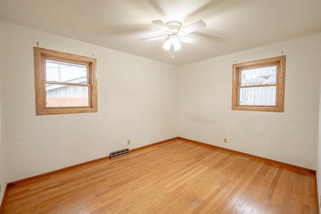 110 Crab Tree LANE, Racine, WI 53406