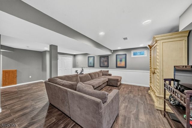 3 Cliff Rd, Wayne Twp., NJ 07470