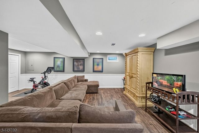 3 Cliff Rd, Wayne Twp., NJ 07470