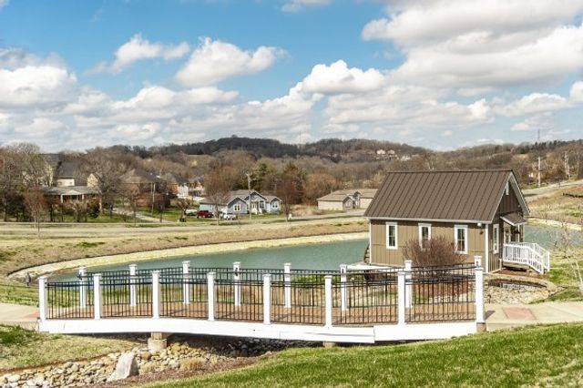 494 Carriage House Ln, Hendersonville, TN 37075