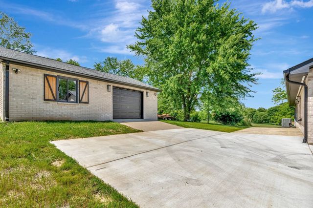 120 E Boiling Springs Rd, Portland, TN 37148