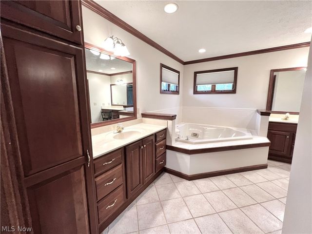 4720 Strouble Drive NW, Canton, OH 44718