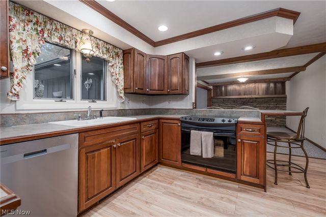 4720 Strouble Drive NW, Canton, OH 44718