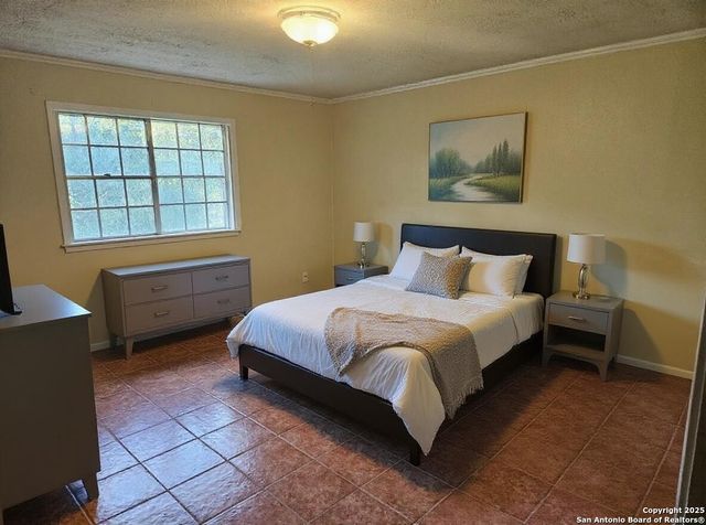425 Golfcrest, Windcrest, TX 78239
