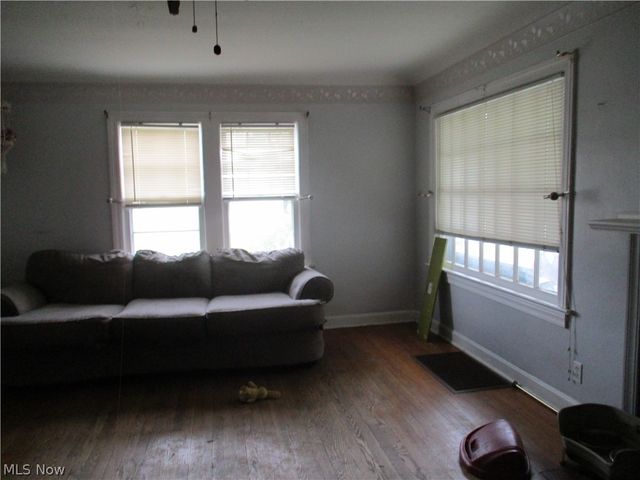 102 Parkgate Avenue, Austintown, OH 44515