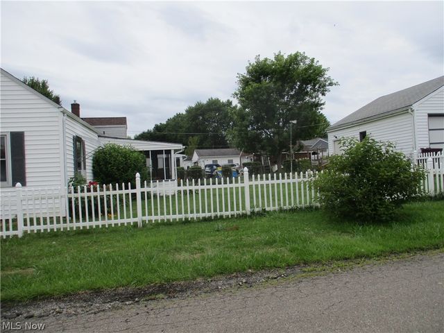 102 Parkgate Avenue, Austintown, OH 44515