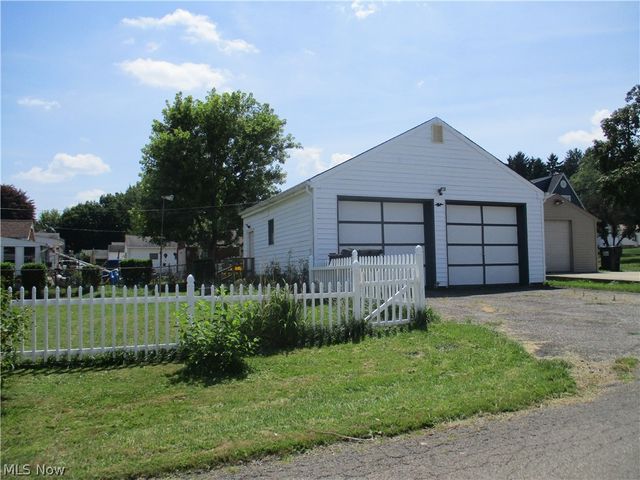 102 Parkgate Avenue, Austintown, OH 44515