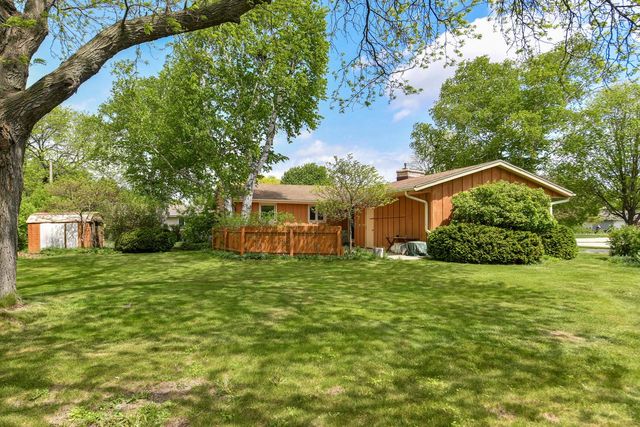 4585 S Harland DRIVE, New Berlin, WI 53151