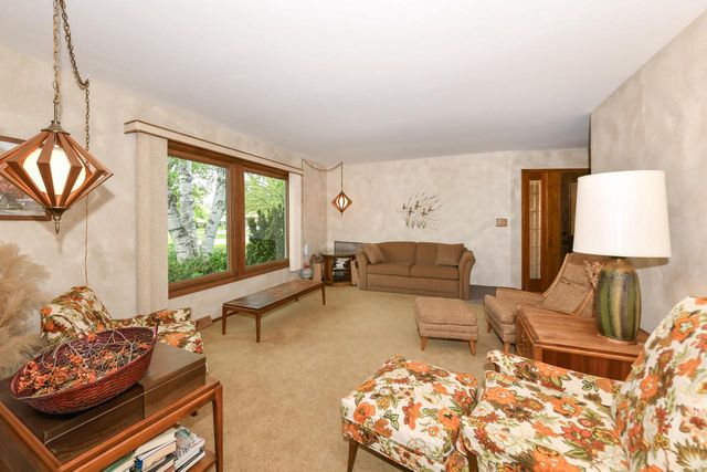 4585 S Harland DRIVE, New Berlin, WI 53151