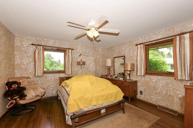 4585 S Harland DRIVE, New Berlin, WI 53151