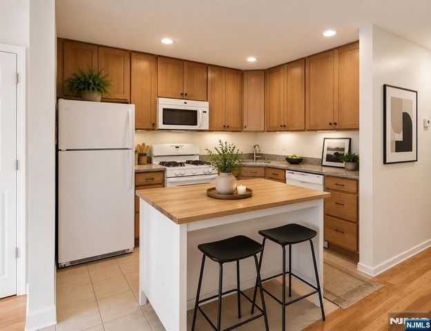 54 Chestnut Street, Weehawken, NJ 07086