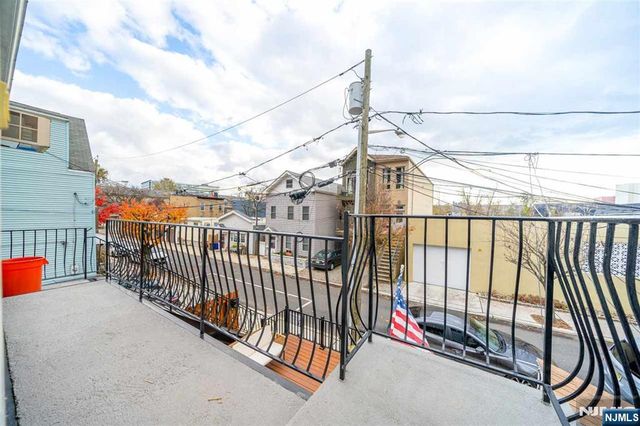54 Chestnut Street, Weehawken, NJ 07086