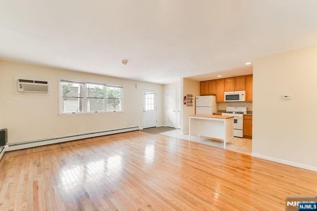 54 Chestnut Street, Weehawken, NJ 07086