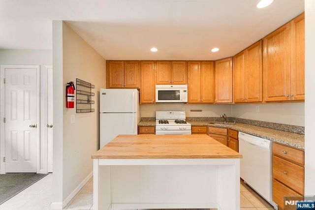54 Chestnut Street, Weehawken, NJ 07086