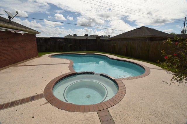 9007 Woodleigh, Houston, TX 77083