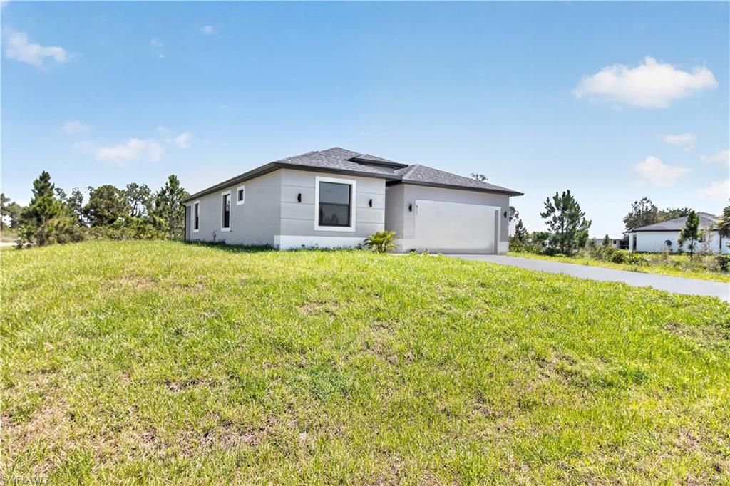 911 Panda DR, LEHIGH ACRES, FL 33974 — photo 2