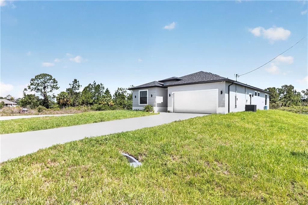 911 Panda DR, LEHIGH ACRES, FL 33974 — photo 4