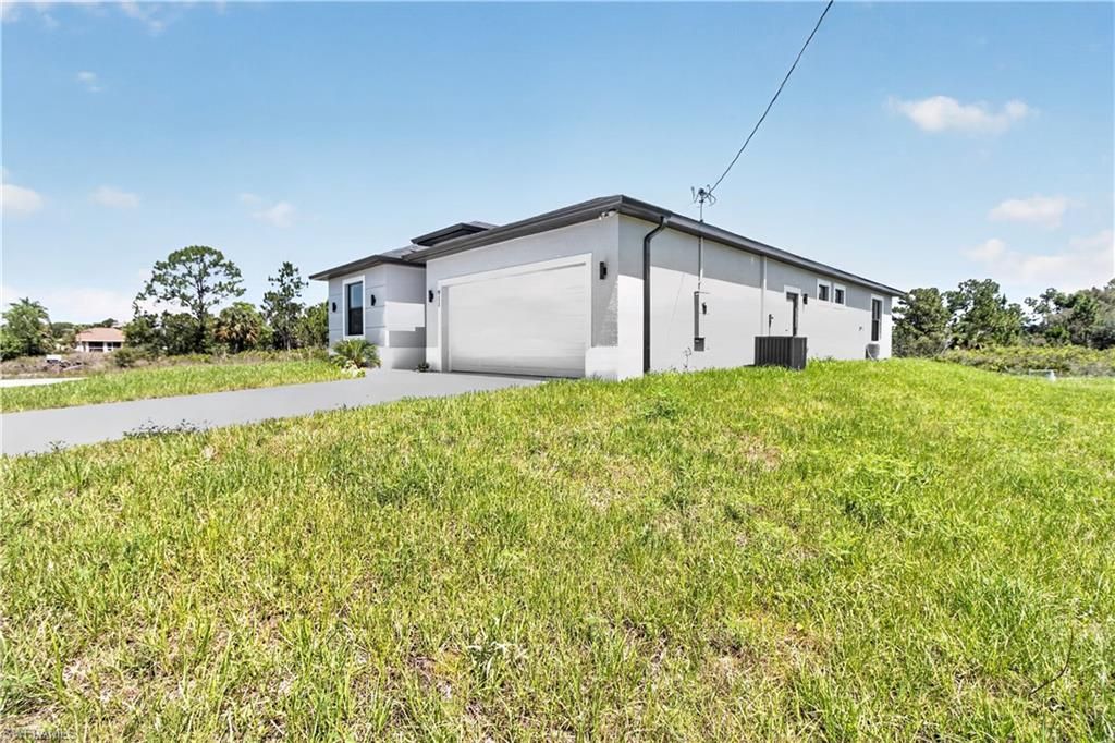 911 Panda DR, LEHIGH ACRES, FL 33974 — photo 5