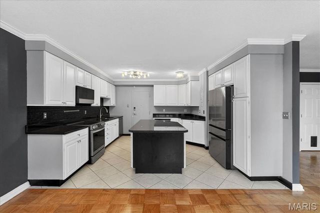 900 S Hanley Road 7E, Clayton, MO 63105