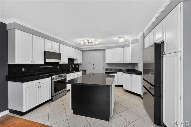 900 S Hanley Road 7E, Clayton, MO 63105