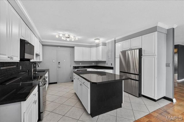 900 S Hanley Road 7E, Clayton, MO 63105