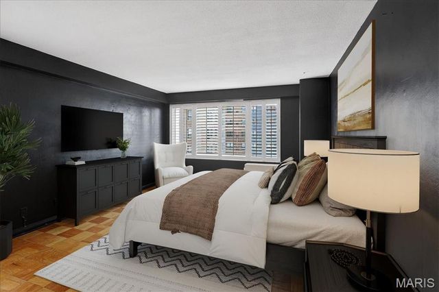 900 S Hanley Road 7E, Clayton, MO 63105