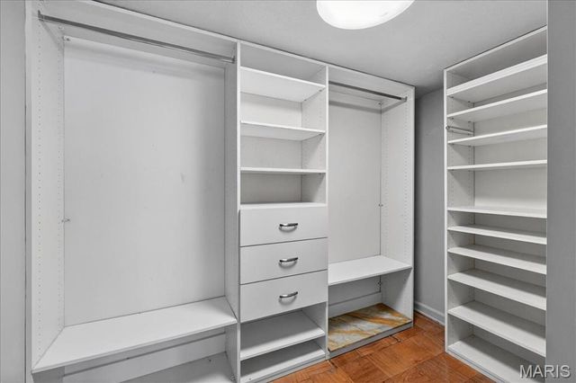 900 S Hanley Road 7E, Clayton, MO 63105