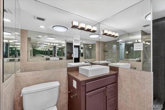 900 S Hanley Road 7E, Clayton, MO 63105