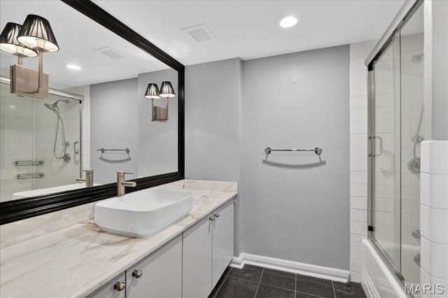 900 S Hanley Road 7E, Clayton, MO 63105