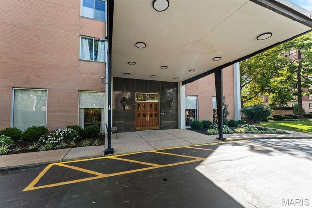 900 S Hanley Road 7E, Clayton, MO 63105