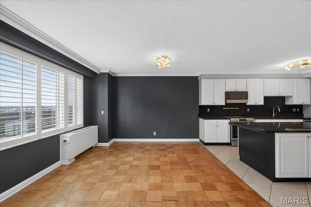 900 S Hanley Road 7E, Clayton, MO 63105