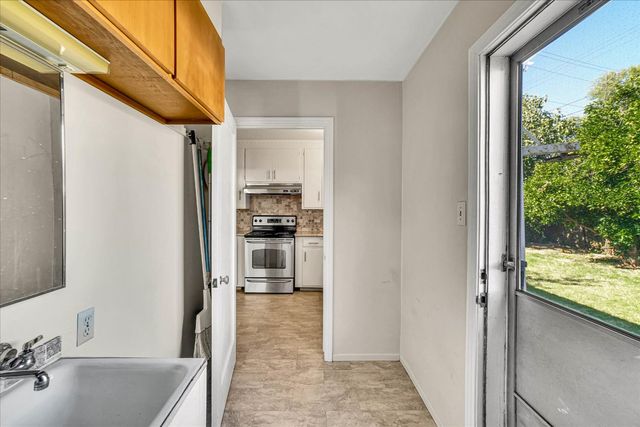 86 46th St, Sacramento, CA 95819