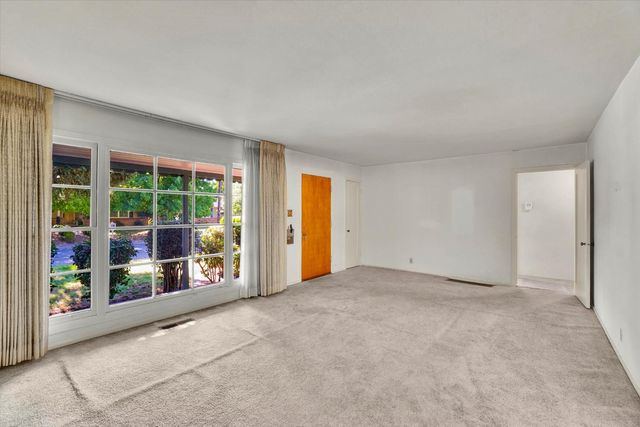 86 46th St, Sacramento, CA 95819