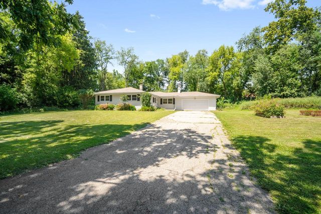 N70W39060 Foster DRIVE, Oconomowoc, WI 53066