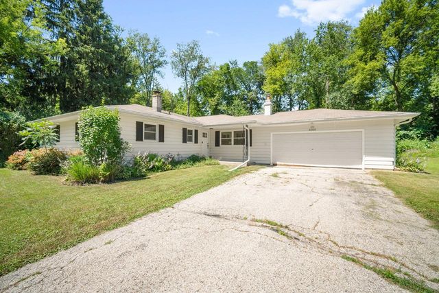 N70W39060 Foster DRIVE, Oconomowoc, WI 53066